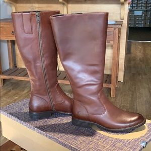 Born North boot. Brown, classy & simple❣️